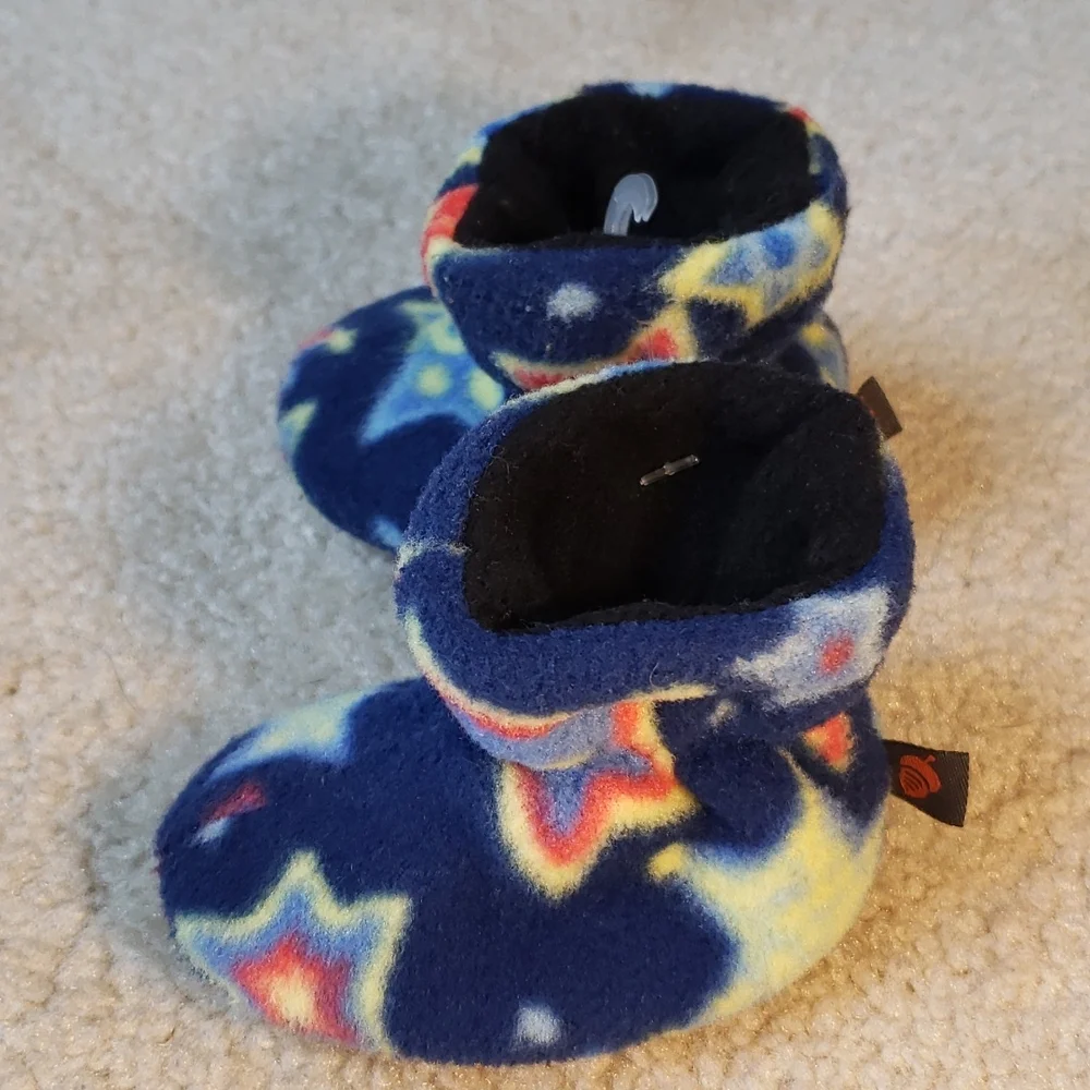 Acorn NWOT Easy Fleece Bootie Sz 0-6M